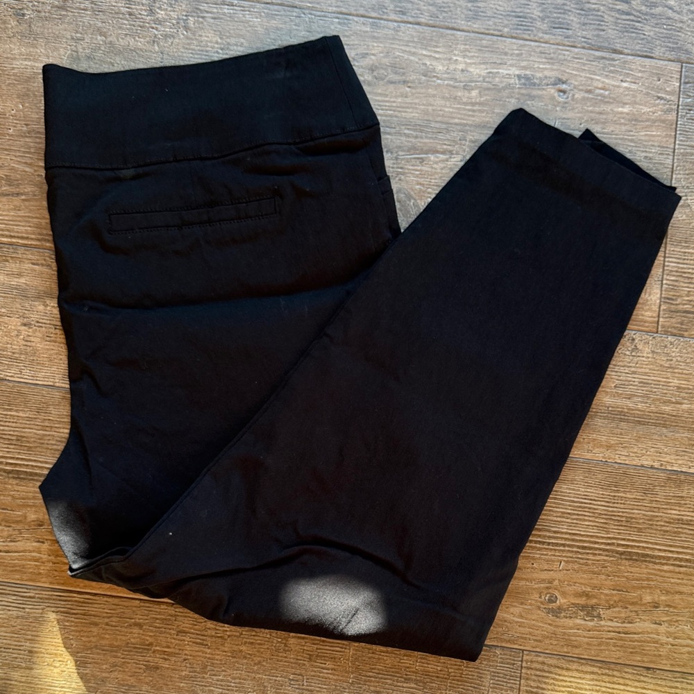 Maurices Black Capri Pants